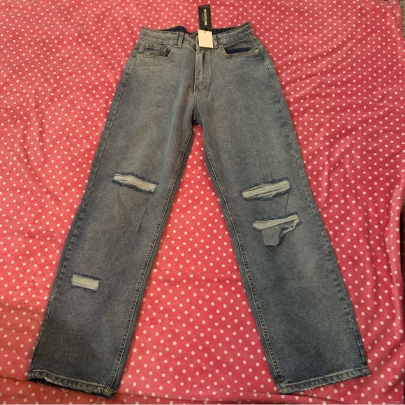 Pretty Little Thing ripped Jeans NWT - Picture 1 of 4